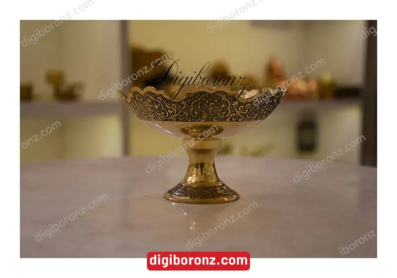 پیاله برنجی برنزی پایه‌دار صدفکاری شده طرح طاووس ۱۳ سانت