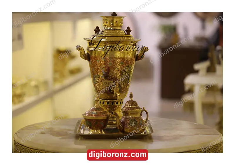 سماور میناکاری قرمز با طرح طاووس ۴۶ سانت