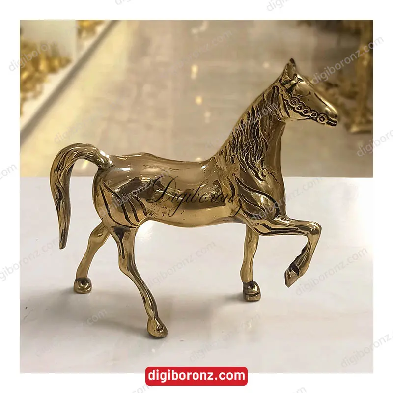 اسب برنجی برنزی مهربان